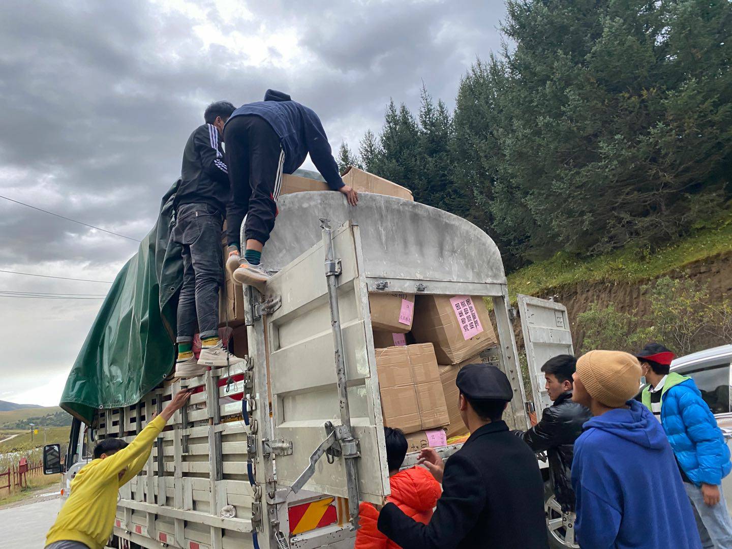 大发在线登录官网-大发(中国)公益回顾丨家国同欢月同圆 温暖满载甘孜州(图5)