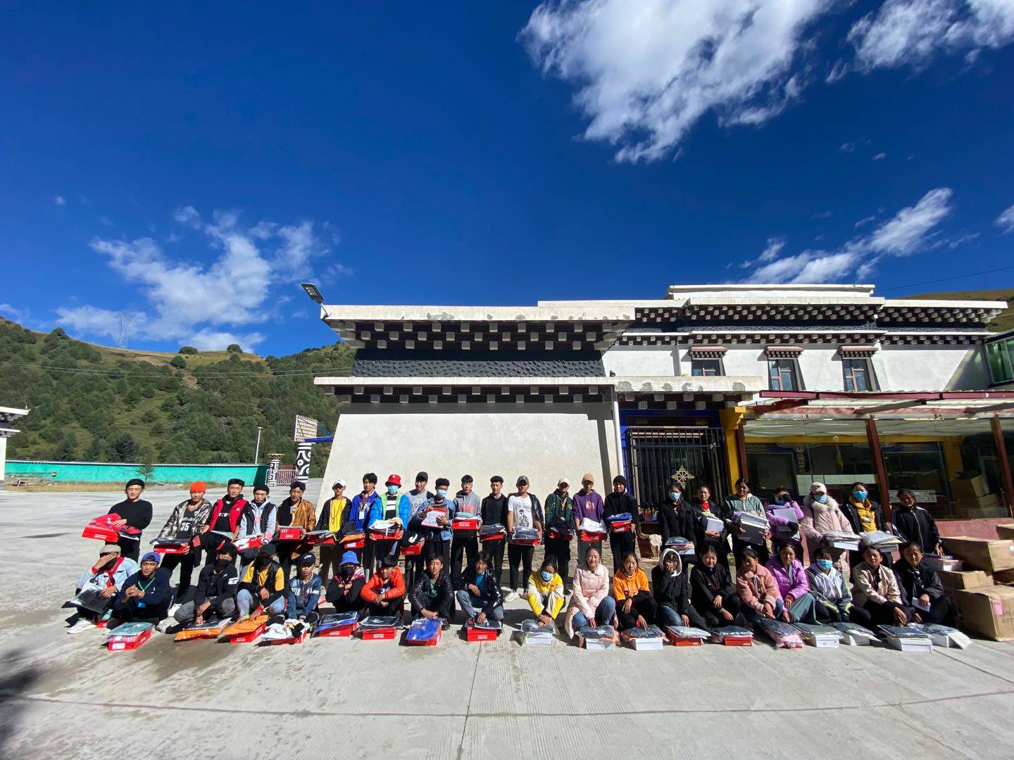 大发在线登录官网-大发(中国)公益回顾丨家国同欢月同圆 温暖满载甘孜州(图8)